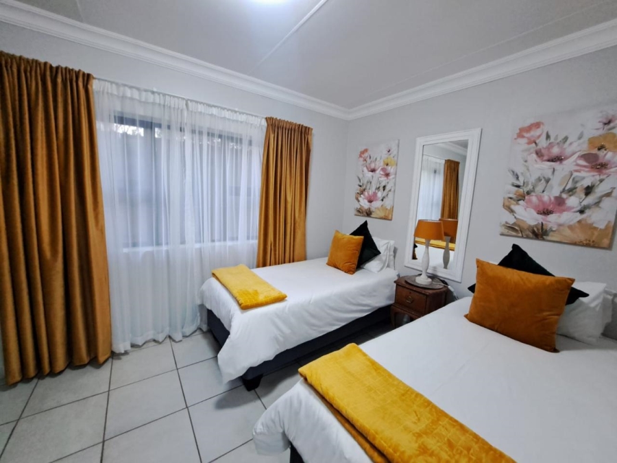 5 Bedroom Property for Sale in Denneoord Gauteng