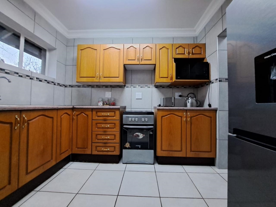 5 Bedroom Property for Sale in Denneoord Gauteng