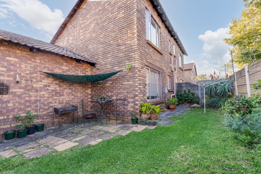 2 Bedroom Property for Sale in Allens Nek Gauteng