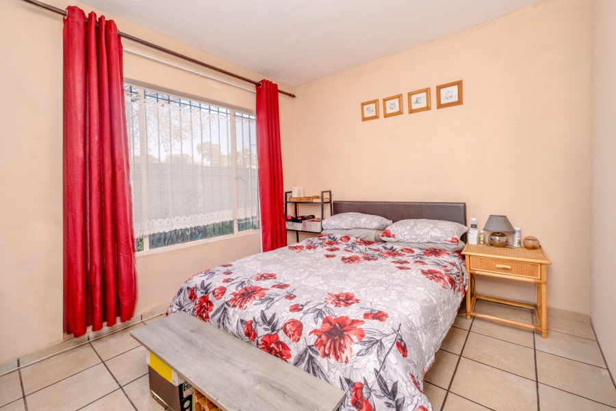 2 Bedroom Property for Sale in Allens Nek Gauteng