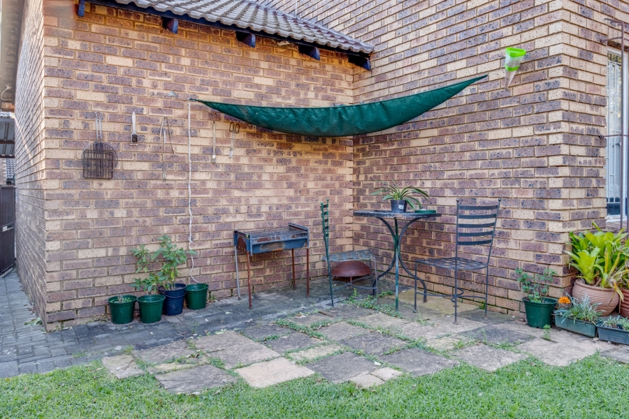 2 Bedroom Property for Sale in Allens Nek Gauteng