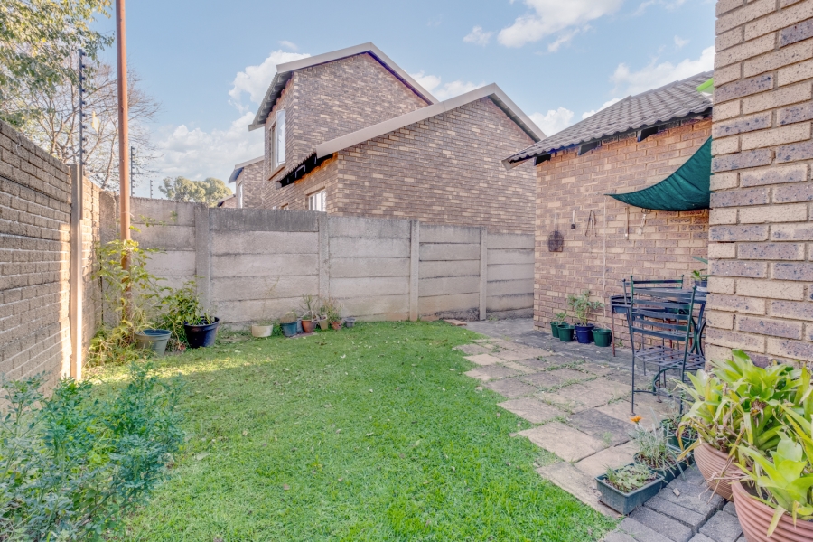 2 Bedroom Property for Sale in Allens Nek Gauteng