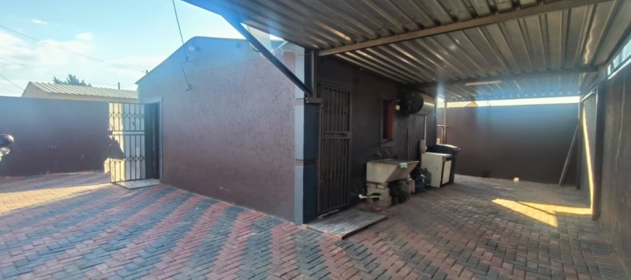 2 Bedroom Property for Sale in Sol Plaatjie Gauteng