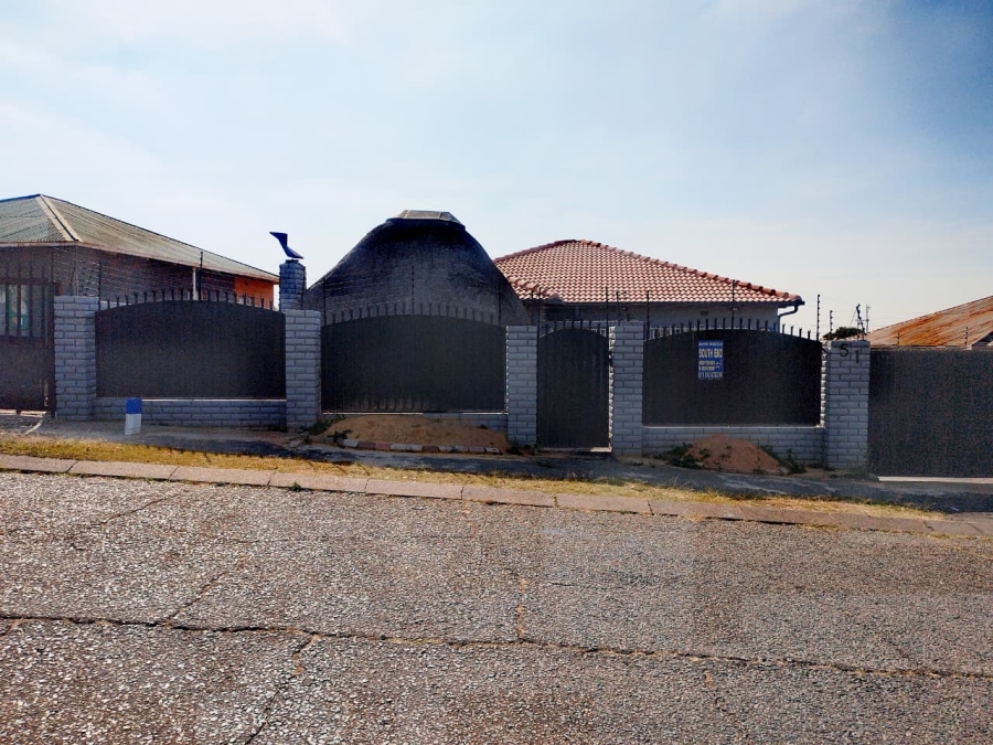 To Let 3 Bedroom Property for Rent in South Hills Gauteng