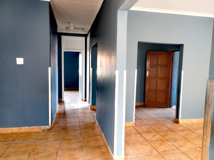 To Let 3 Bedroom Property for Rent in South Hills Gauteng