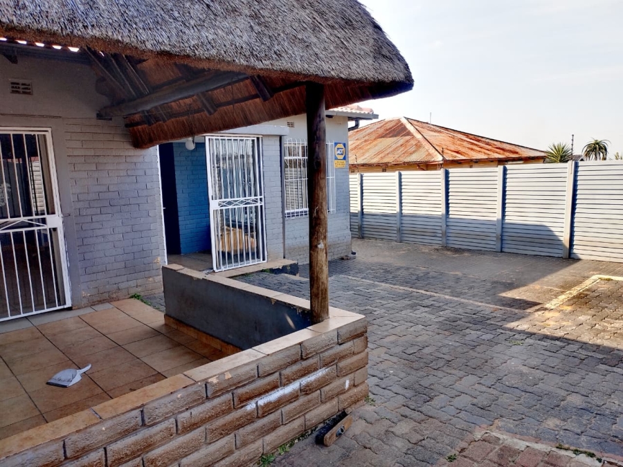 To Let 3 Bedroom Property for Rent in South Hills Gauteng