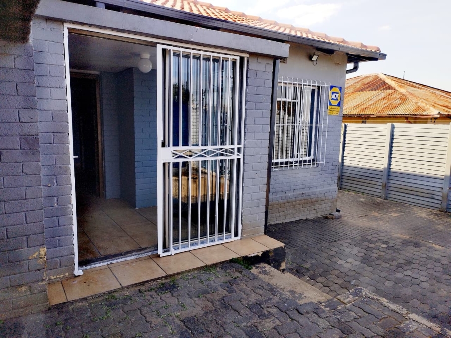 To Let 3 Bedroom Property for Rent in South Hills Gauteng