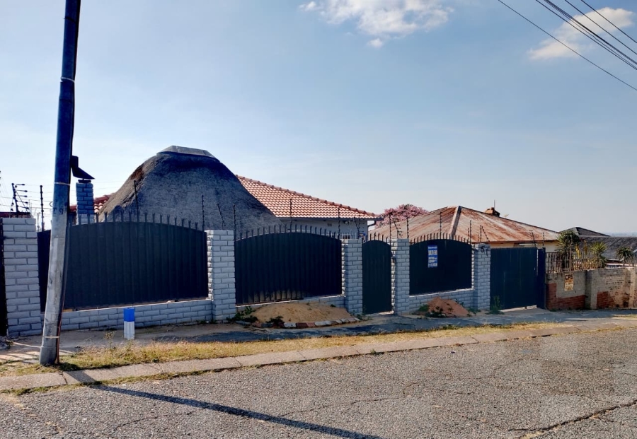 To Let 3 Bedroom Property for Rent in South Hills Gauteng