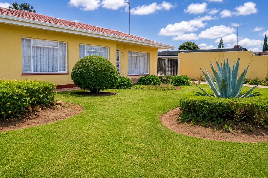 3 Bedroom Property for Sale in Strubenvale Gauteng