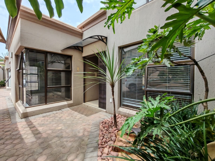 4 Bedroom Property for Sale in Three Rivers Proper Gauteng