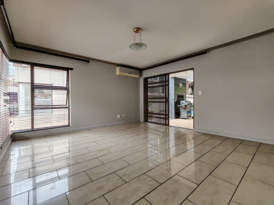 4 Bedroom Property for Sale in Three Rivers Proper Gauteng