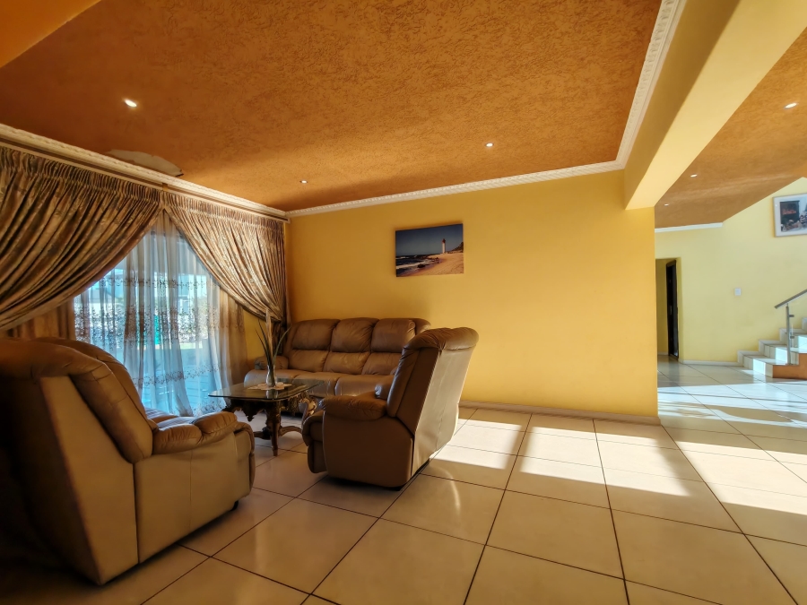 6 Bedroom Property for Sale in Three Rivers East Gauteng