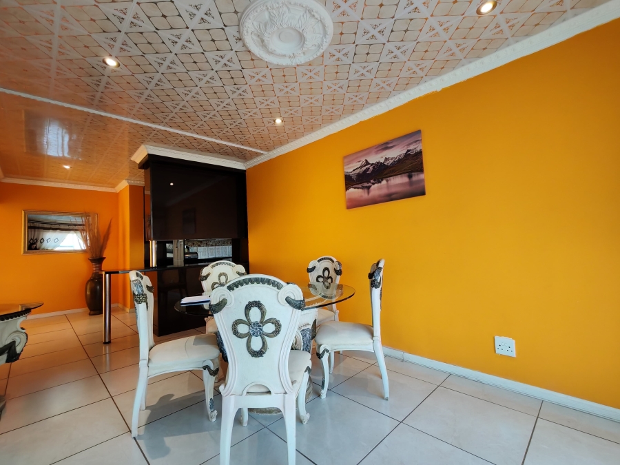 6 Bedroom Property for Sale in Three Rivers East Gauteng