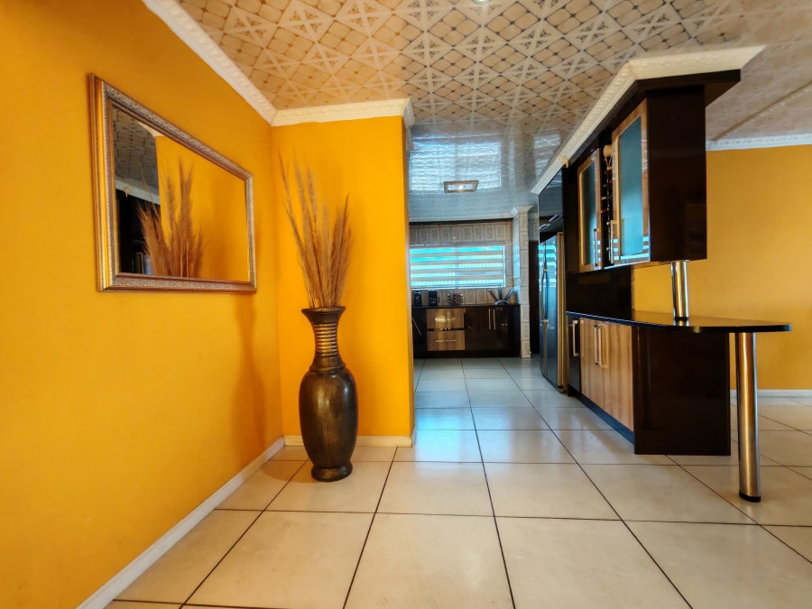 6 Bedroom Property for Sale in Three Rivers East Gauteng