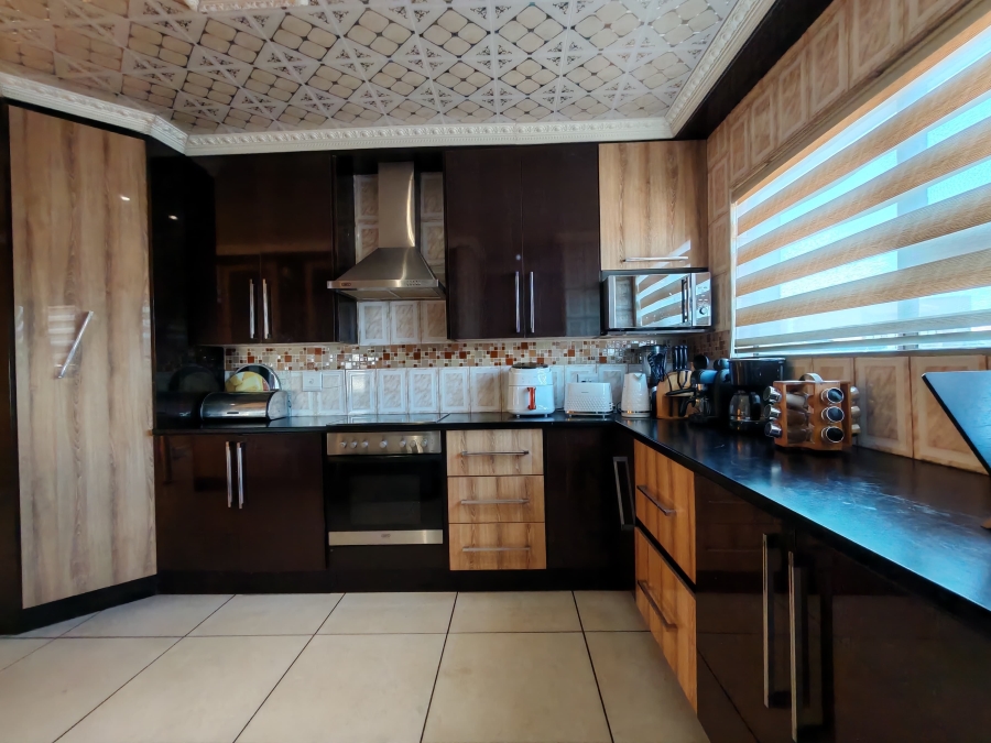 6 Bedroom Property for Sale in Three Rivers East Gauteng