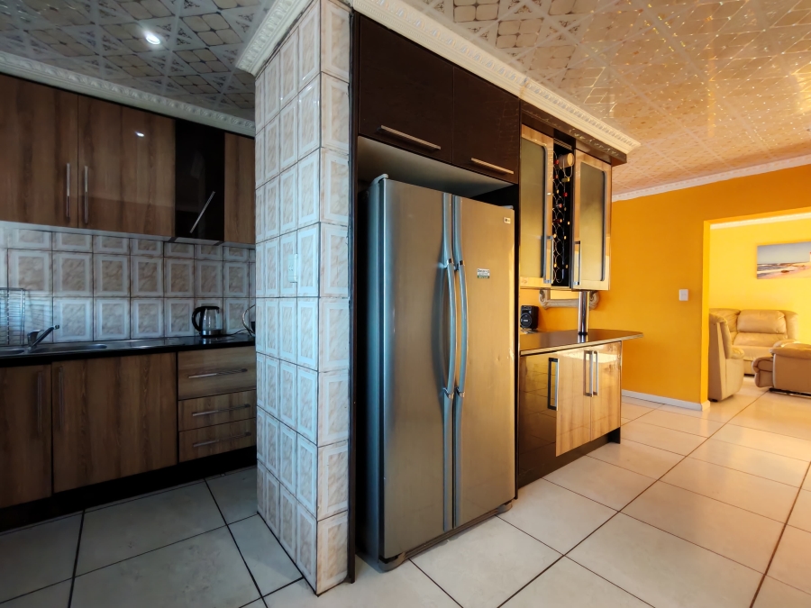 6 Bedroom Property for Sale in Three Rivers East Gauteng