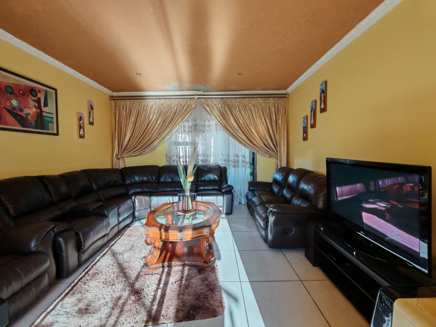 6 Bedroom Property for Sale in Three Rivers East Gauteng