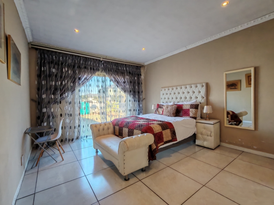 6 Bedroom Property for Sale in Three Rivers East Gauteng