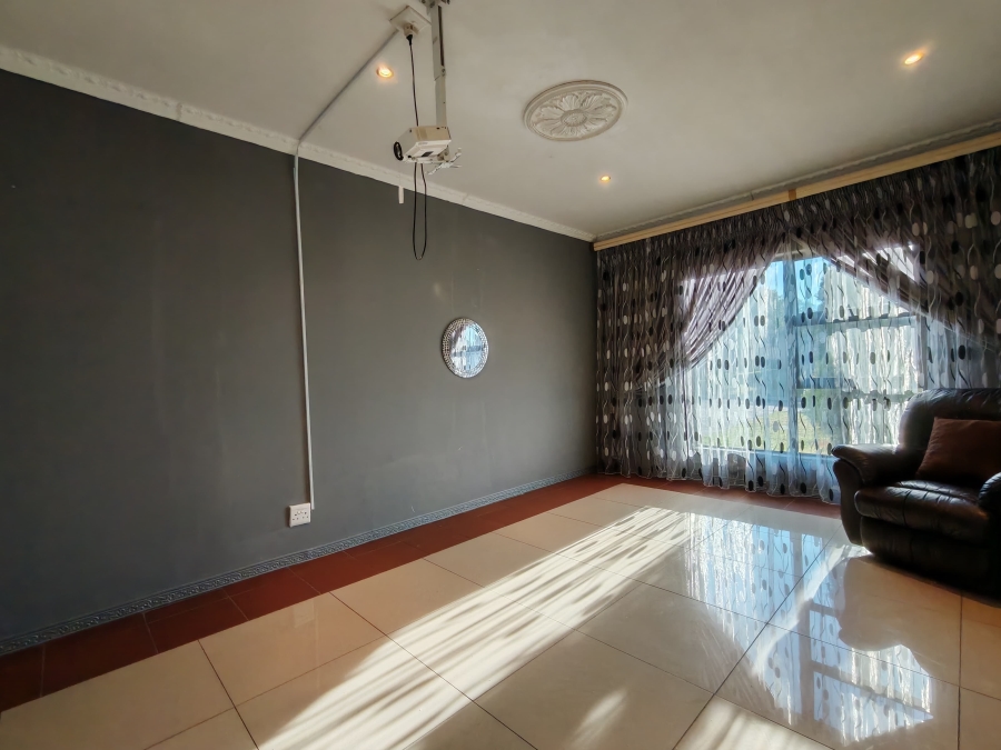 6 Bedroom Property for Sale in Three Rivers East Gauteng