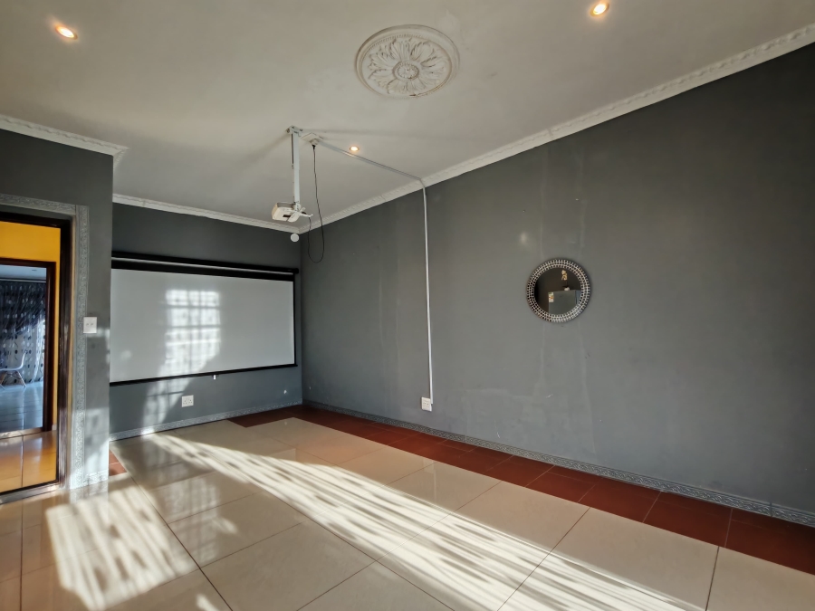 6 Bedroom Property for Sale in Three Rivers East Gauteng