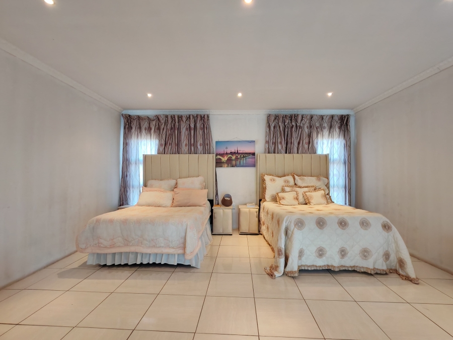 6 Bedroom Property for Sale in Three Rivers East Gauteng