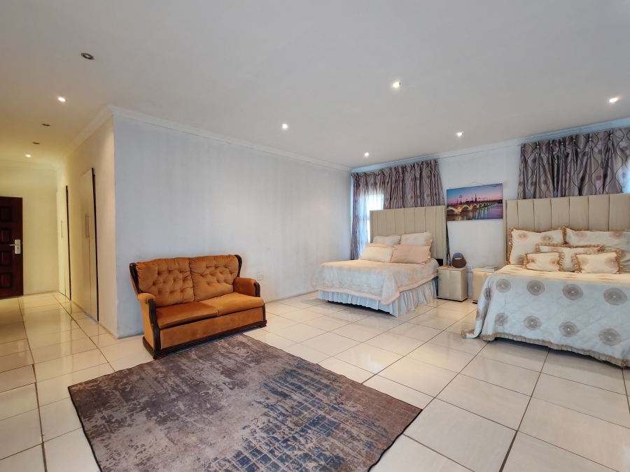 6 Bedroom Property for Sale in Three Rivers East Gauteng