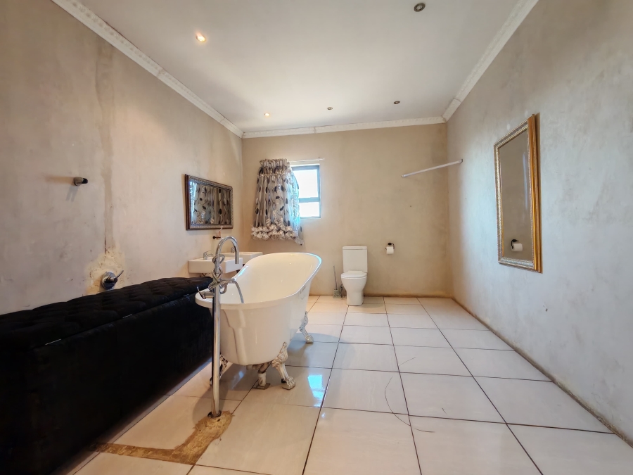 6 Bedroom Property for Sale in Three Rivers East Gauteng