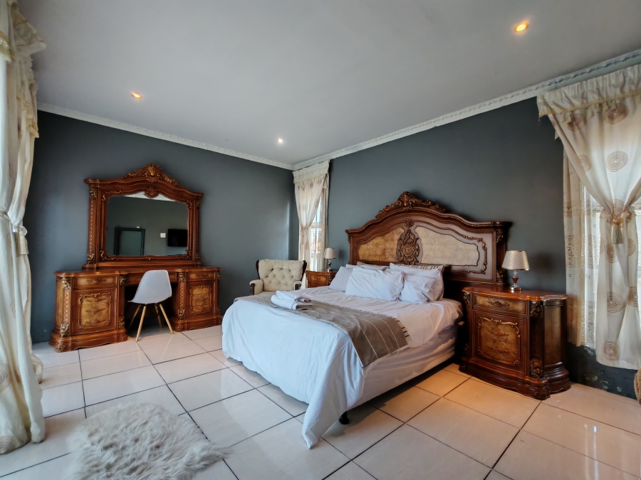 6 Bedroom Property for Sale in Three Rivers East Gauteng