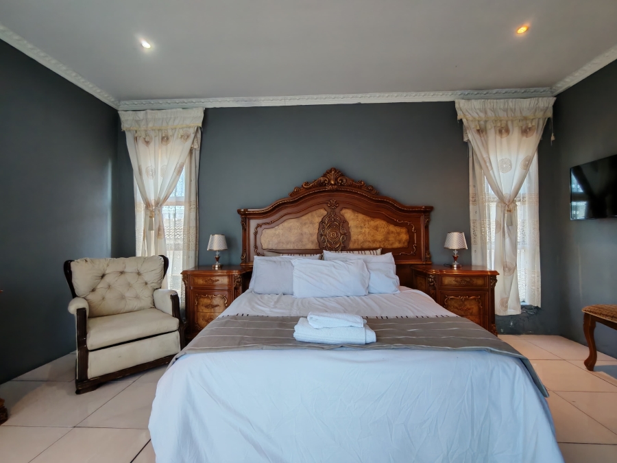 6 Bedroom Property for Sale in Three Rivers East Gauteng