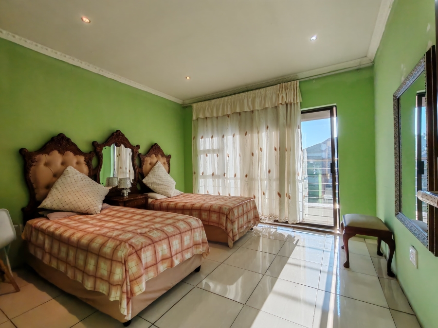 6 Bedroom Property for Sale in Three Rivers East Gauteng