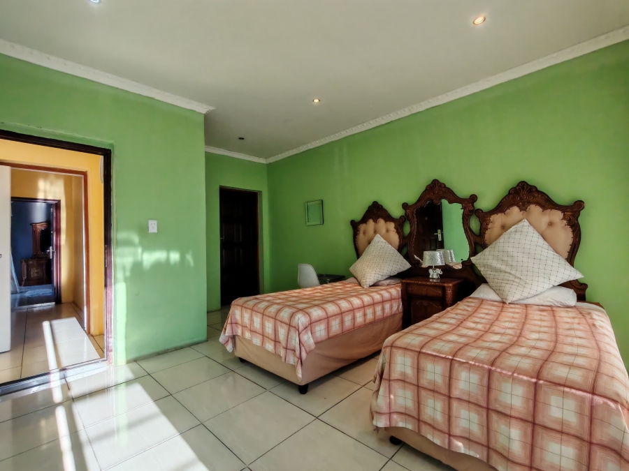 6 Bedroom Property for Sale in Three Rivers East Gauteng