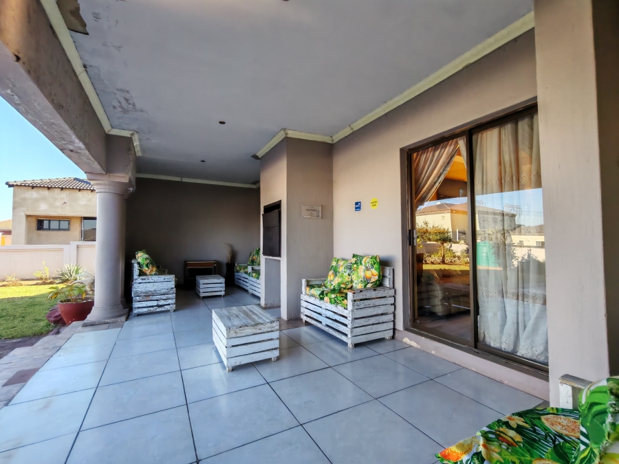 6 Bedroom Property for Sale in Three Rivers East Gauteng