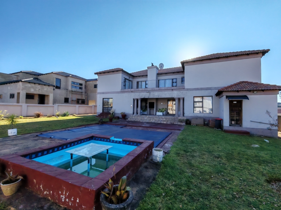 6 Bedroom Property for Sale in Three Rivers East Gauteng