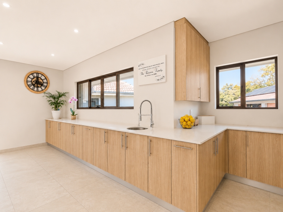 5 Bedroom Property for Sale in Three Rivers Proper Gauteng