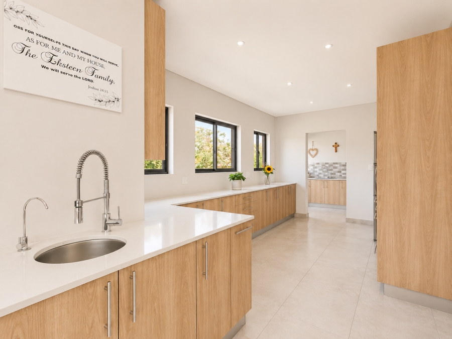 5 Bedroom Property for Sale in Three Rivers Proper Gauteng