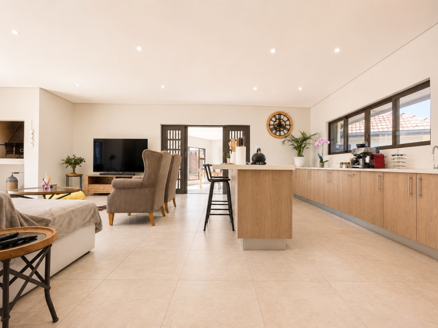 5 Bedroom Property for Sale in Three Rivers Proper Gauteng