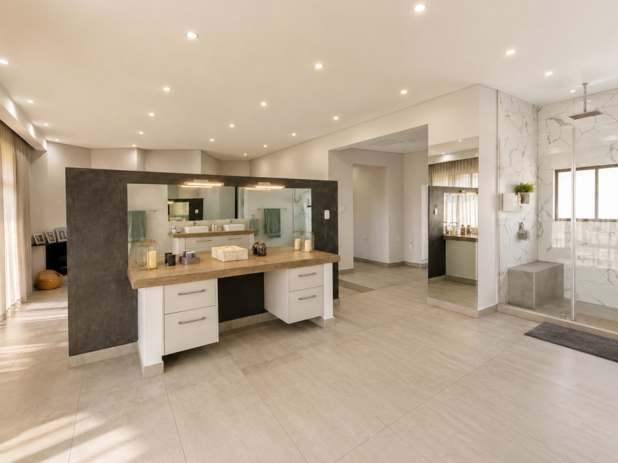 5 Bedroom Property for Sale in Three Rivers Proper Gauteng