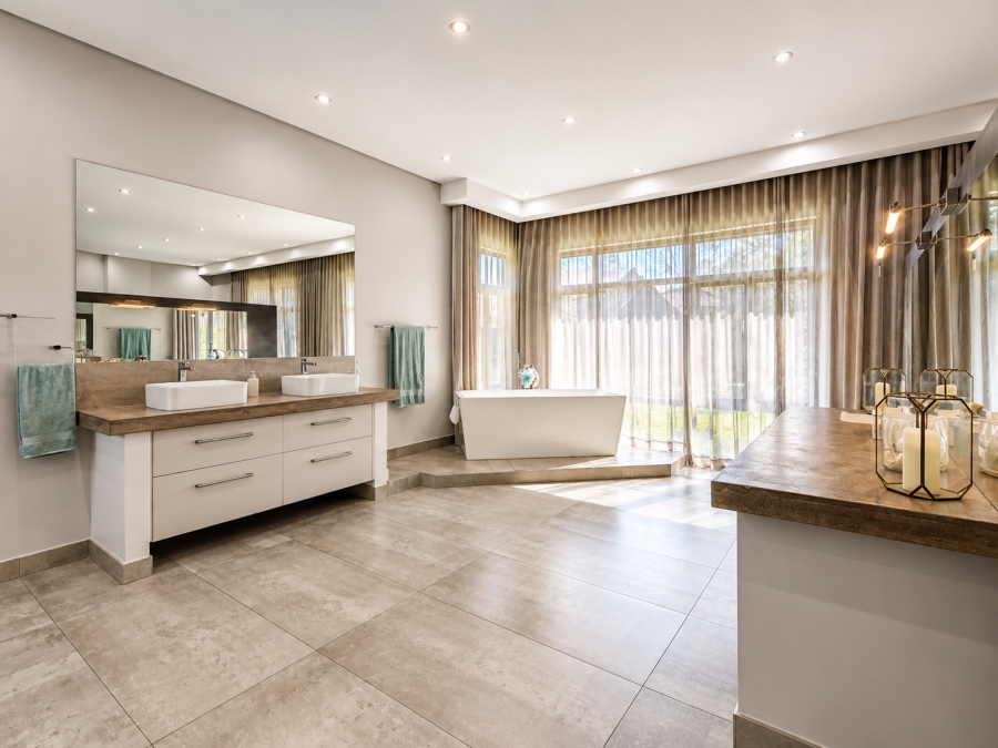5 Bedroom Property for Sale in Three Rivers Proper Gauteng