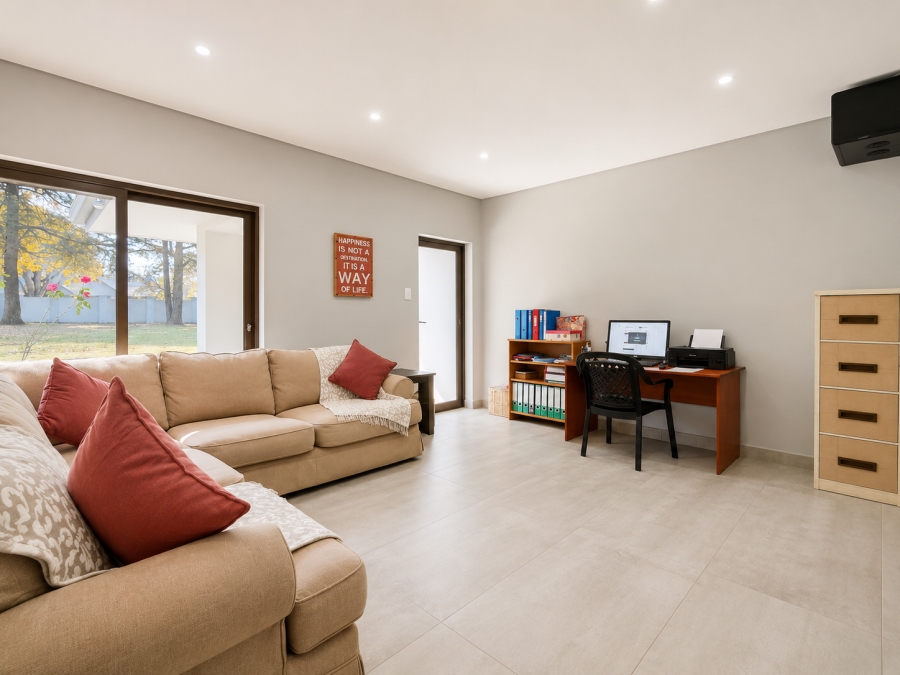 5 Bedroom Property for Sale in Three Rivers Proper Gauteng