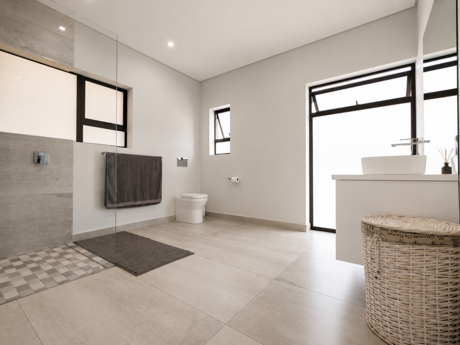 5 Bedroom Property for Sale in Three Rivers Proper Gauteng
