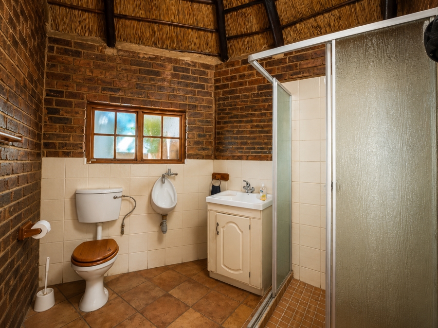 5 Bedroom Property for Sale in Three Rivers Proper Gauteng