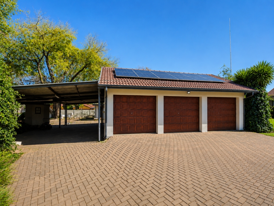 5 Bedroom Property for Sale in Three Rivers Proper Gauteng