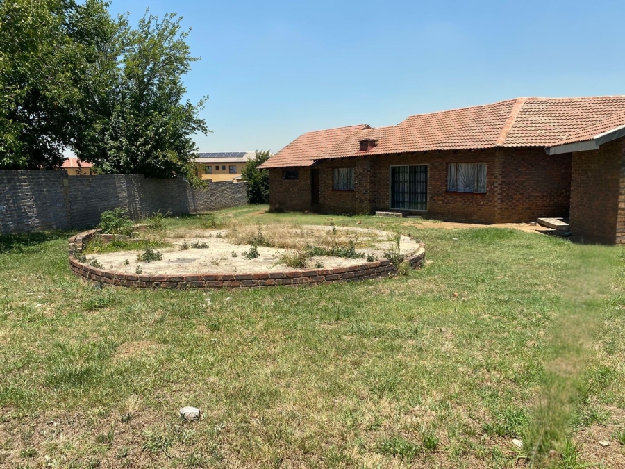 8 Bedroom Property for Sale in Bedworth Park Gauteng