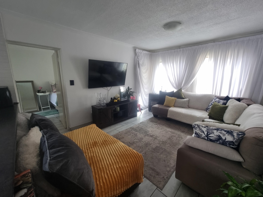 1 Bedroom Property for Sale in Weltevreden Park Gauteng