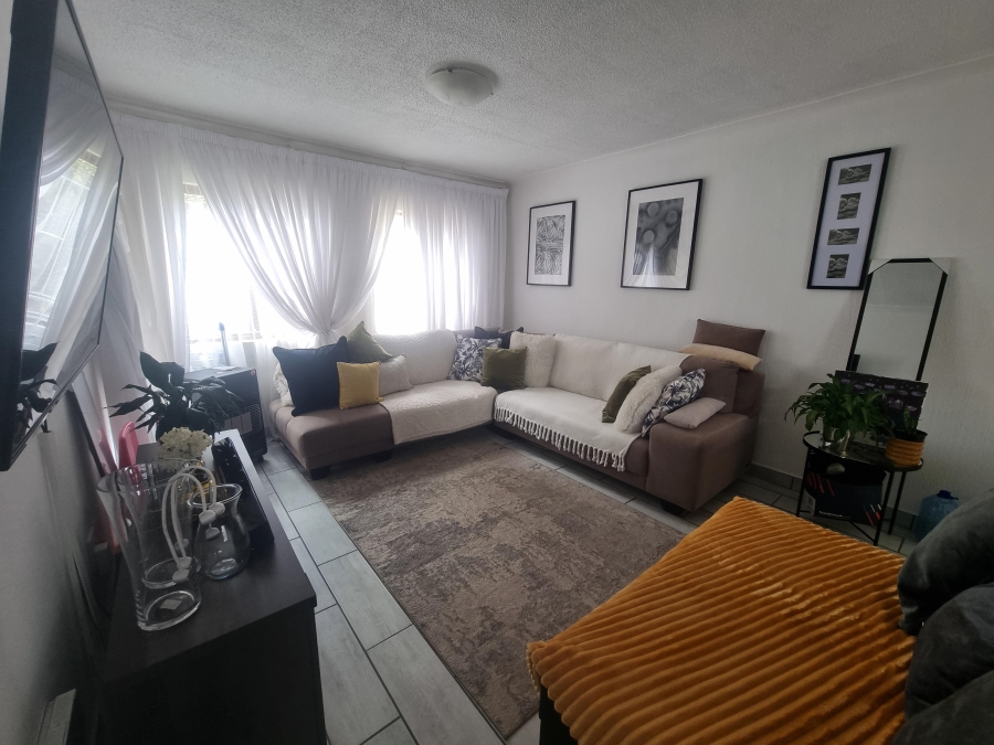 1 Bedroom Property for Sale in Weltevreden Park Gauteng