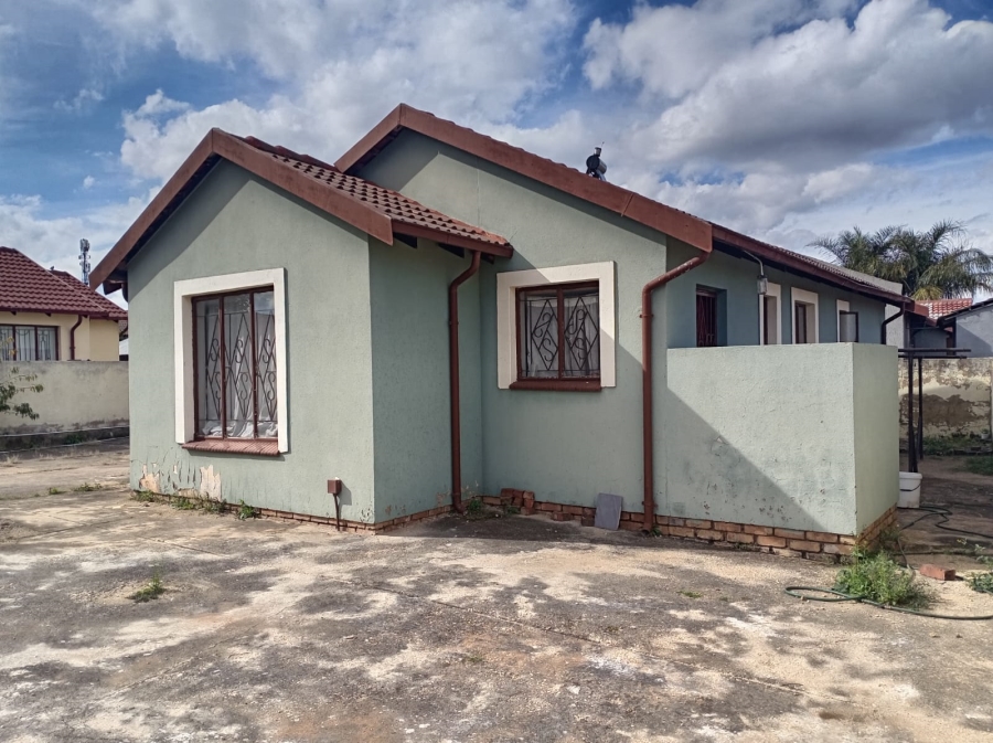 To Let 3 Bedroom Property for Rent in Danville Gauteng