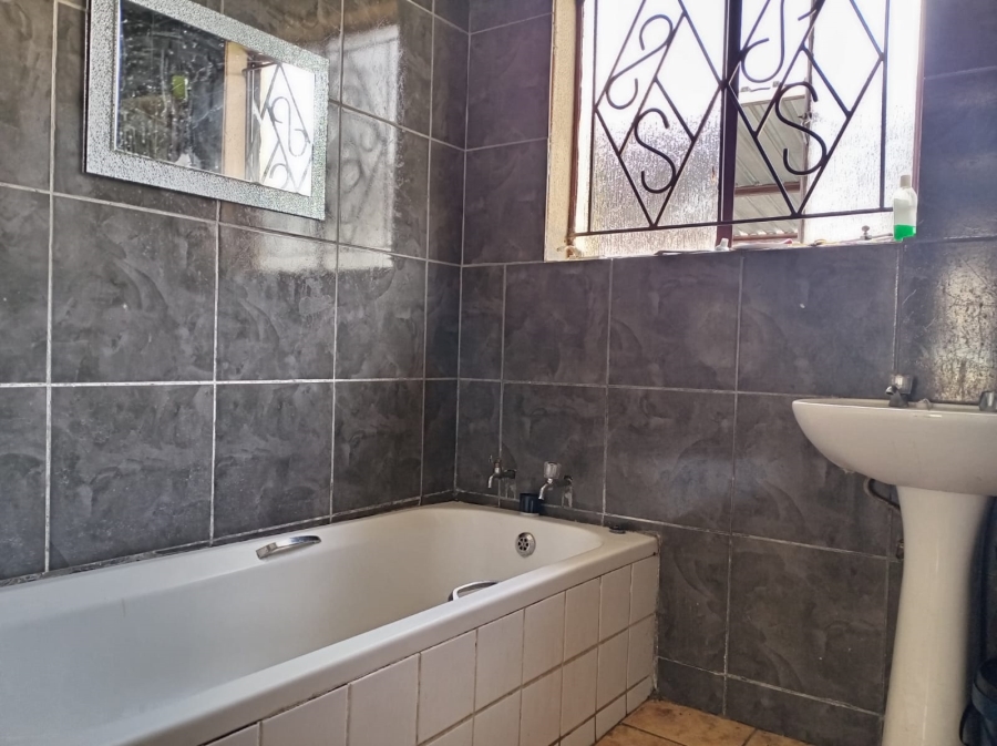 To Let 3 Bedroom Property for Rent in Danville Gauteng