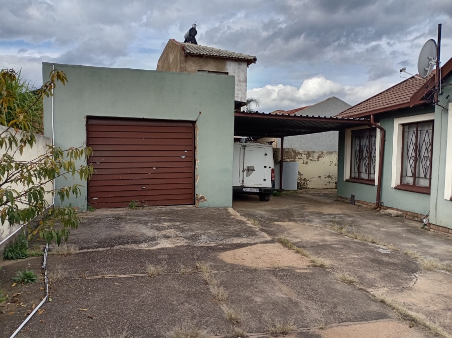 To Let 3 Bedroom Property for Rent in Danville Gauteng