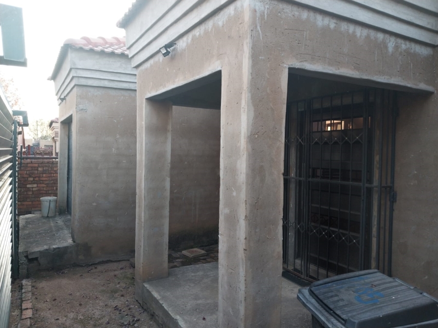 To Let 3 Bedroom Property for Rent in Danville Gauteng