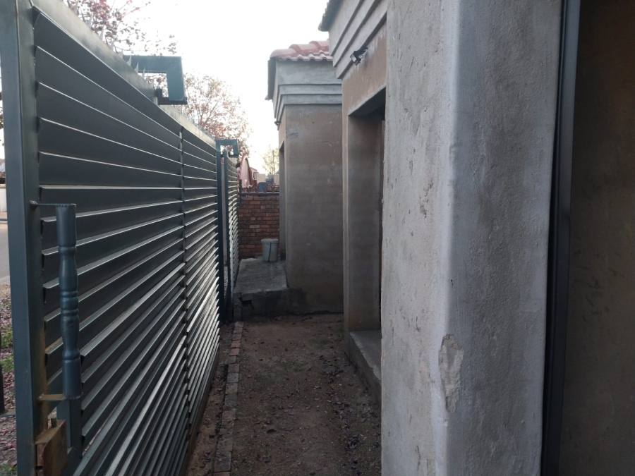 To Let 3 Bedroom Property for Rent in Danville Gauteng